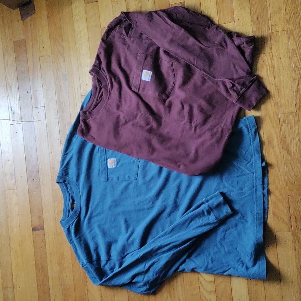 2 GUC Men's Carhartt long sleeve shirts, medium. Blue and burgundy.